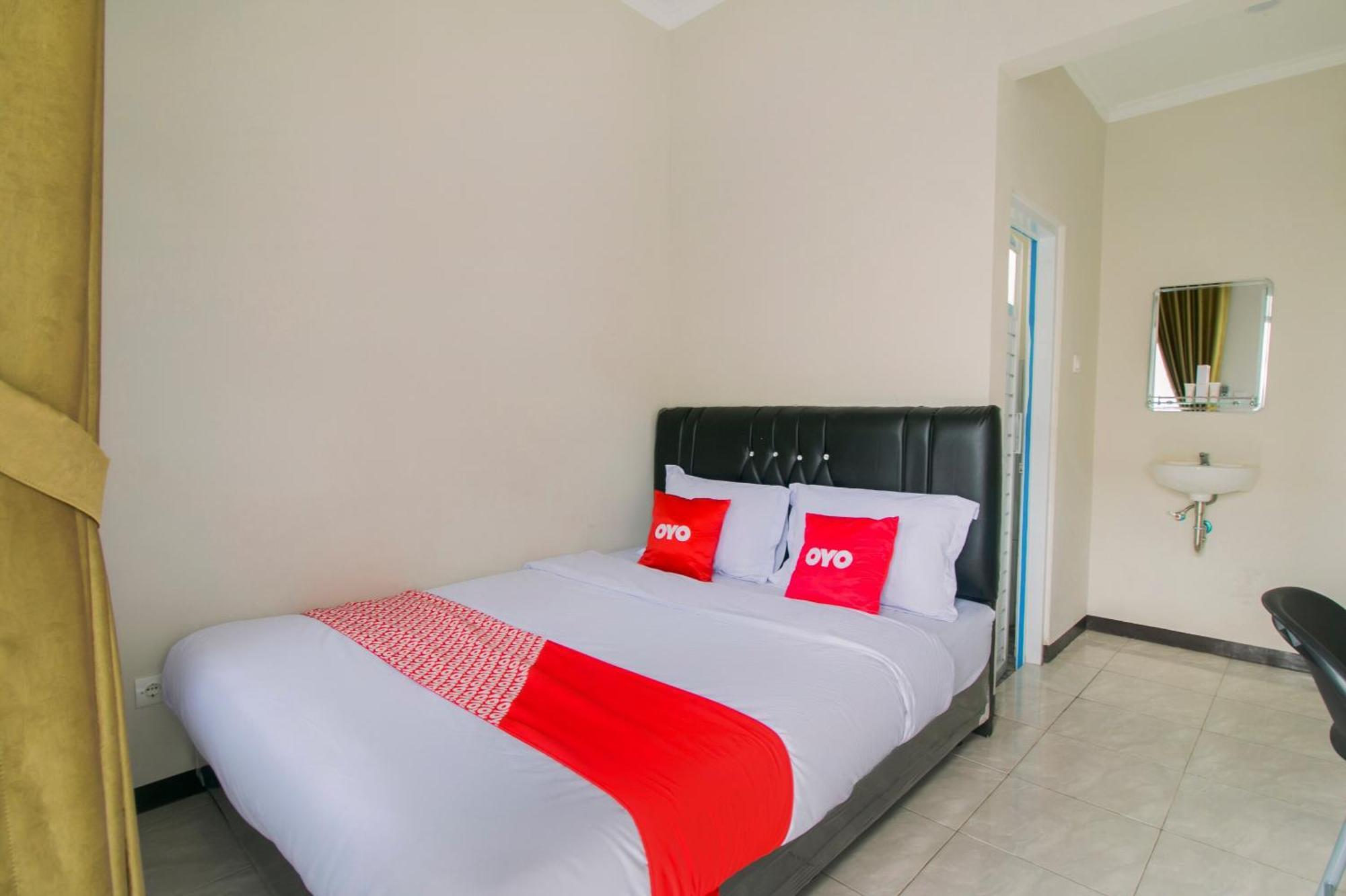 Oyo 1078 Fakhira Residence Cianjur Extérieur photo