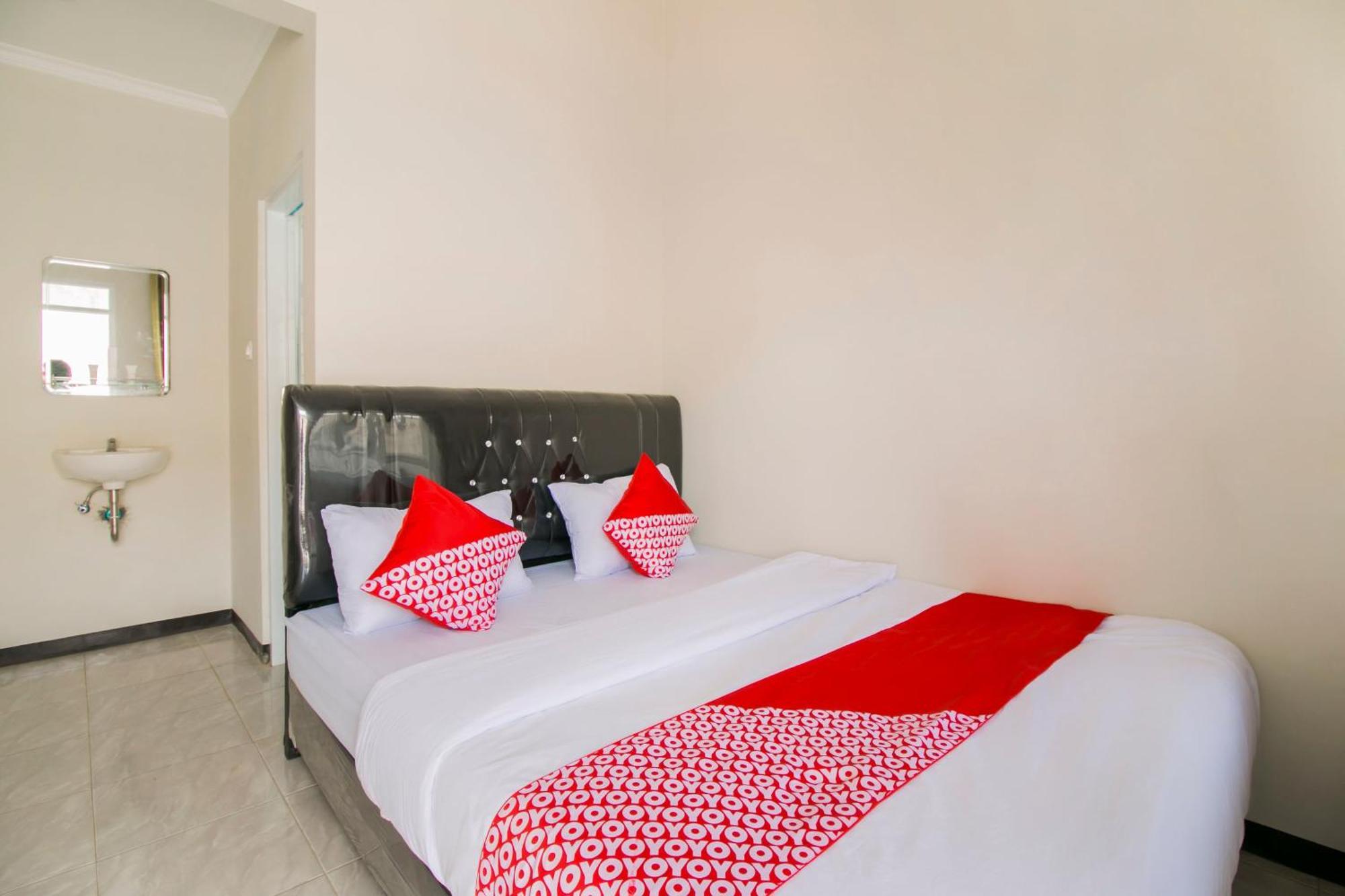 Oyo 1078 Fakhira Residence Cianjur Extérieur photo