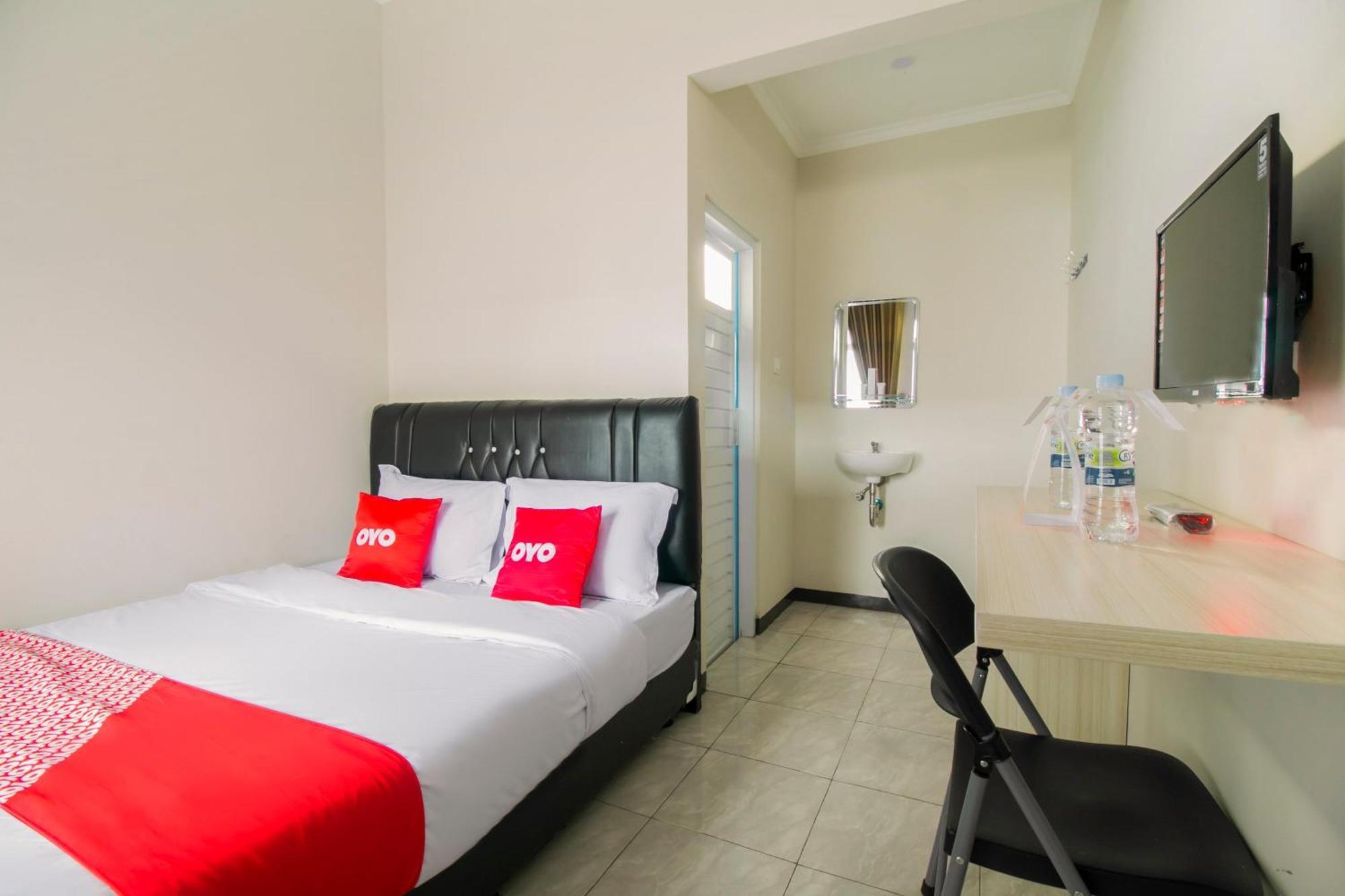 Oyo 1078 Fakhira Residence Cianjur Extérieur photo